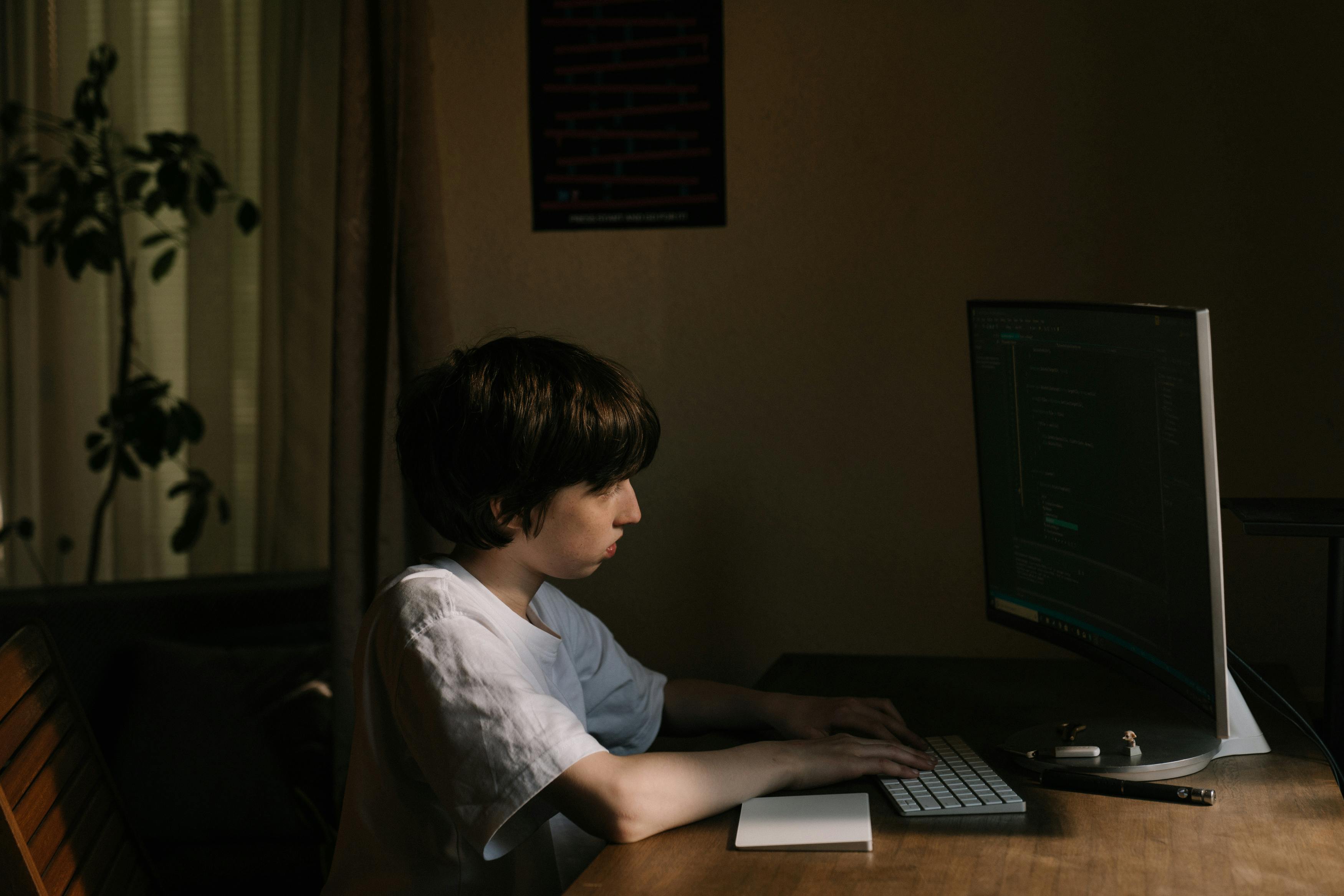 Patotreści w internecie: narastający problem wymagający edukacji i działań prawnych