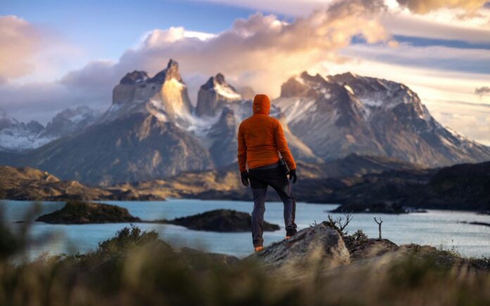 pexels-marek-piwnicki-turysta góry chile