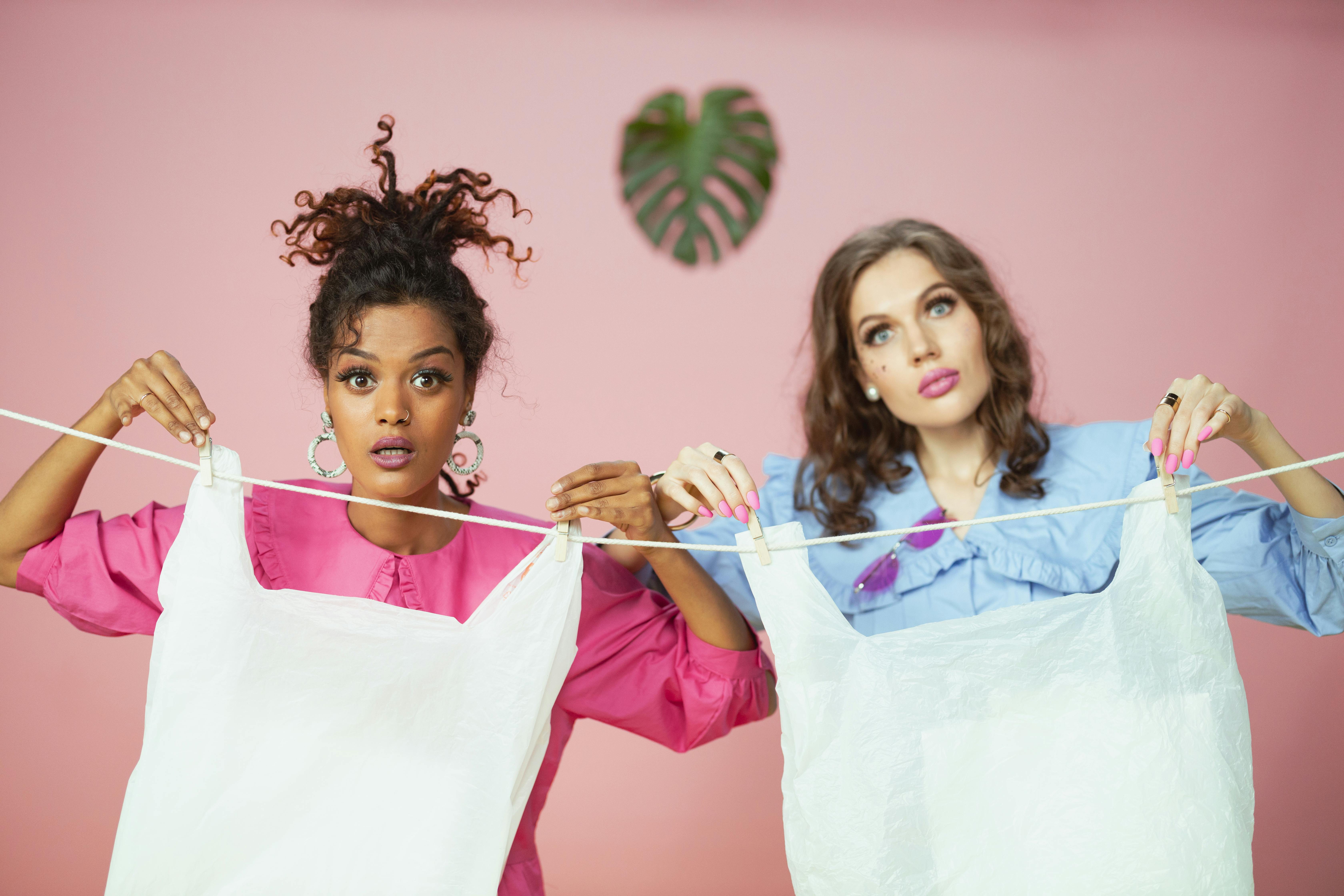 Moda online generuje miliony ton plastiku. Polska niechlubnym liderem